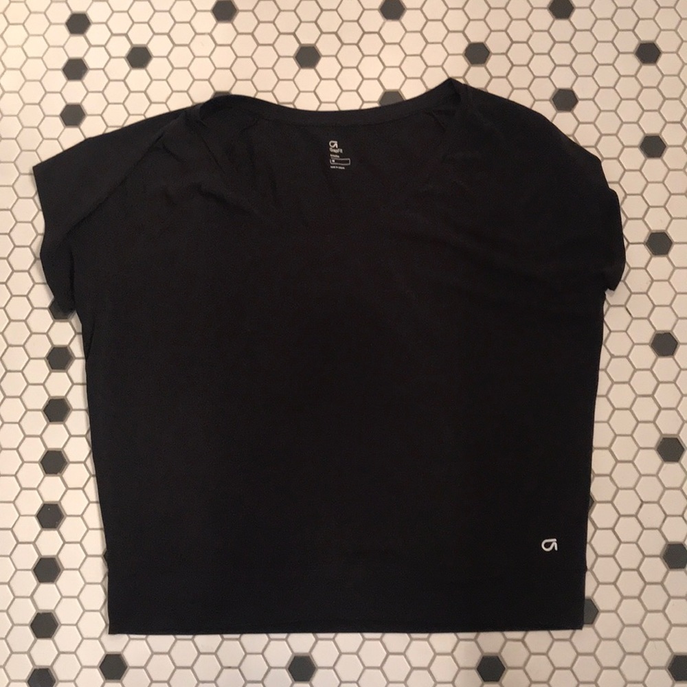 Women’s Gap Fit stretchy workout shirt Medium